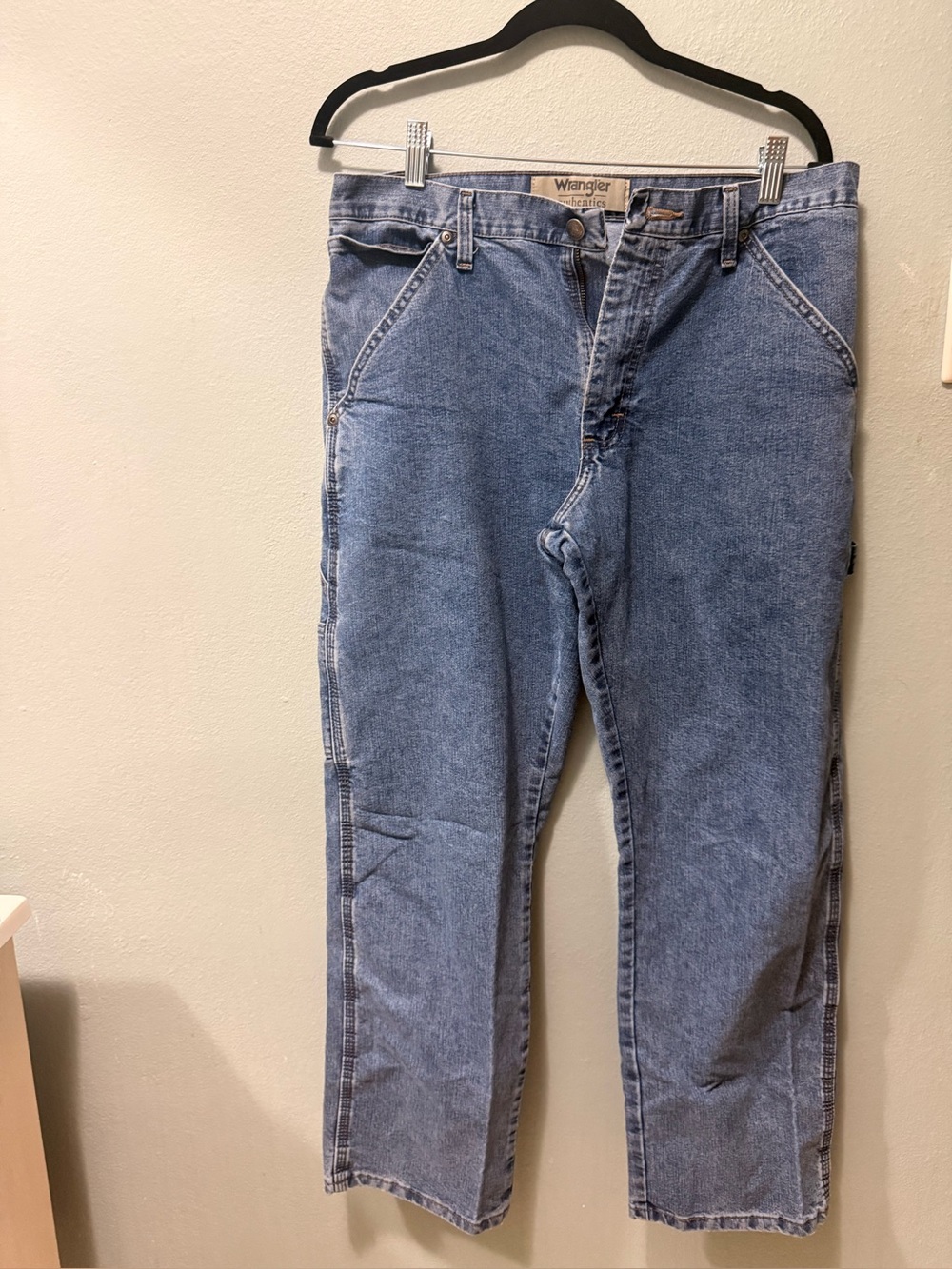 Wrangler Men's Medium Blue Straight Leg Jeans